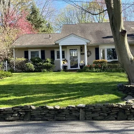 Buy this 4 bed house on 8 Walnut Place in Cold Spring Harbor, Huntington