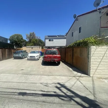 Image 4 - 1672 Moorland Drive, San Diego, CA 92109, USA - House for sale