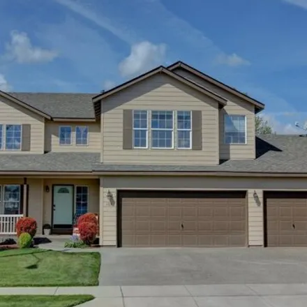 Buy this 4 bed house on 1100 East Main Street in Hermiston, OR 97838