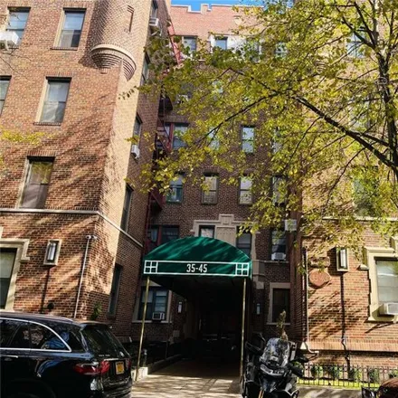 Image 2 - The Wakefield, 35-45 81st Street, New York, NY 11372, USA - Apartment for sale