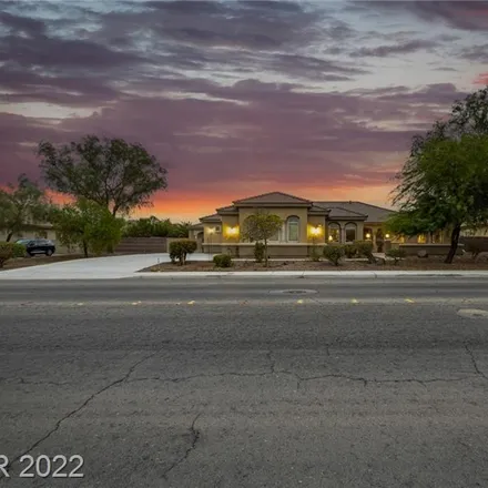 Image 2 - 3813 West Hammer Lane, North Las Vegas, NV 89031, USA - House for sale