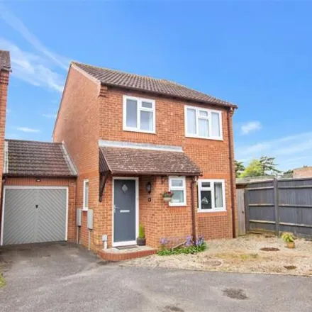 Buy this 3 bed house on Glebeside Close in Worthing, BN14 7NU