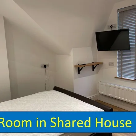Rent this 1 bed room on 9 Bernard Street in Swansea, SA2 0HU