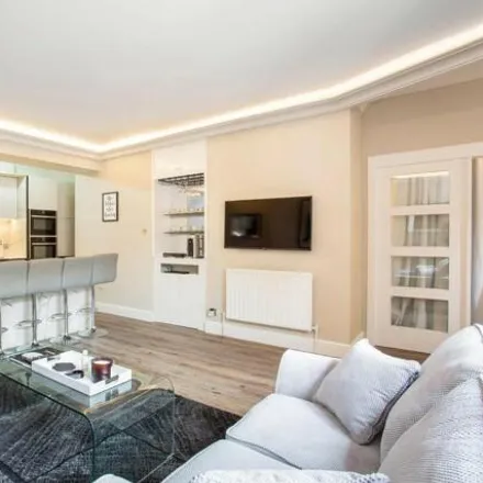 Image 3 - Burnham Court, Moscow Road, London, W2 4SW, United Kingdom - Apartment for rent