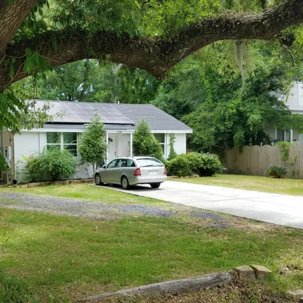 Buy this 7 bed house on 322 Howle Avenue in Marlborough, Charleston