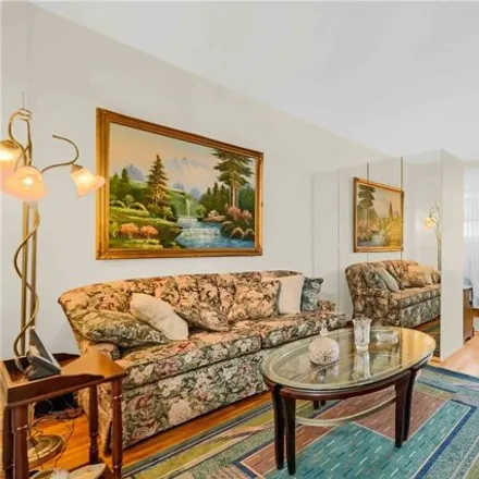 Image 3 - 26-20 141st Street, New York, NY 11354, USA - Apartment for sale