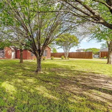 Buy this 3 bed house on 298 Castle Ridge in Ellis County, TX 75154