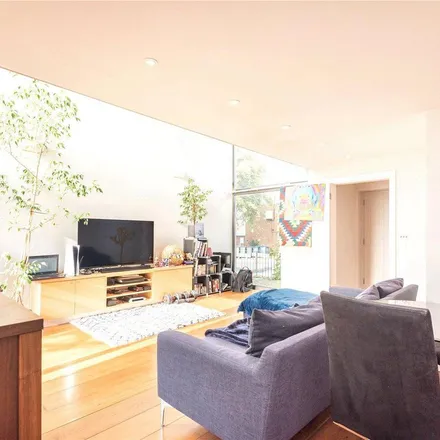 Image 2 - 35 Stanford Road, London, N11 3HY, United Kingdom - Apartment for rent