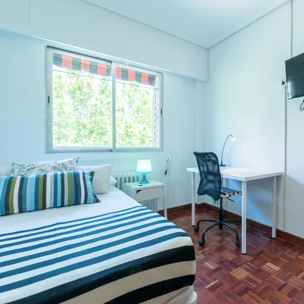 Rent this 7 bed room on Calle Beatriz de Bobadilla in 9, 28040 Madrid