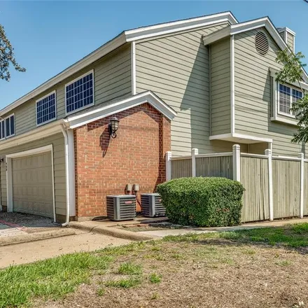 Buy this 2 bed townhouse on 6220 Bentwood Trail in Dallas, TX 75252