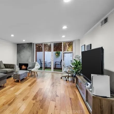 Image 1 - 4321 Los Feliz Boulevard, Los Angeles, CA 90027, USA - Condo for sale