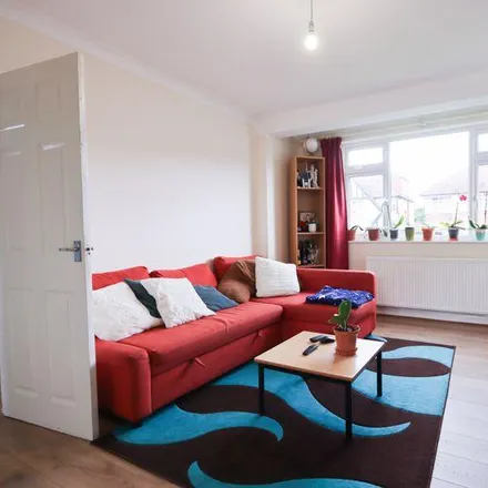 Rent this 3 bed duplex on Chinnor Crescent in London, UB6 9NZ