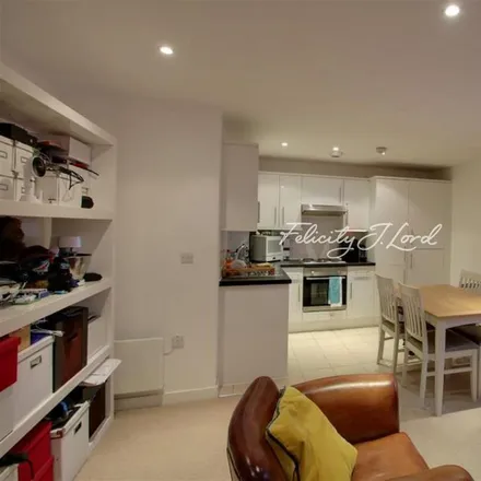 Image 2 - 52-58 Commercial Road, St. George in the East, London, E1 1LP, United Kingdom - Apartment for rent