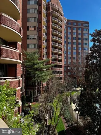 Rent this 1 bed condo on Executive Boulevard in Luxmanor, North Bethesda