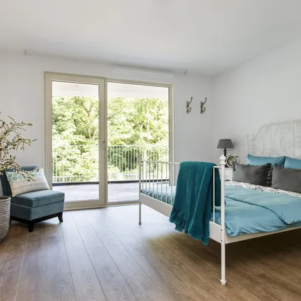 Rent this 2 bed apartment on Woonzorgcentrum Nieuw Overbos in Burgemeester van Lennepweg, 2101 BW Heemstede