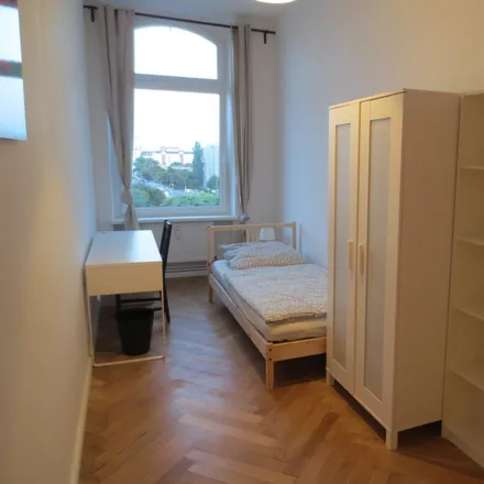 Rent this 6 bed room on Tiger Karaoke in Müllerstraße 6, 13353 Berlin