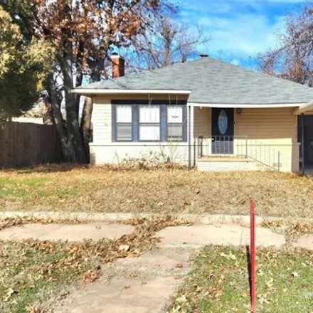 Buy this 3 bed house on 1160 West Texas Avenue in Chickasha, OK 73018