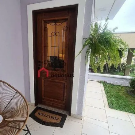 Buy this 2 bed house on Rua Três in Jardim Uirá, São José dos Campos - SP