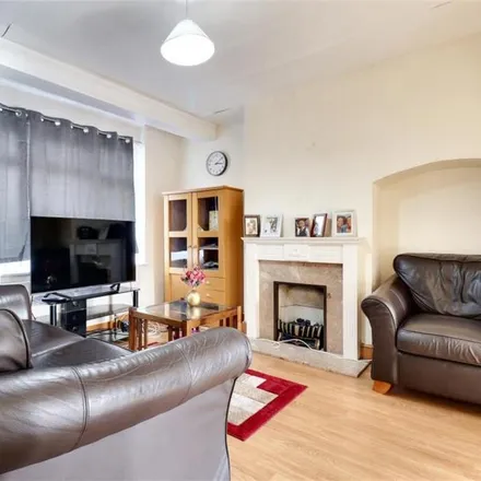 Image 2 - Dibdin Road, London, SM1 2PQ, United Kingdom - Apartment for rent