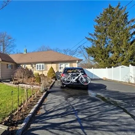 Rent this 5 bed house on 289 Davenport Avenue in Isle of San Souci, City of New Rochelle