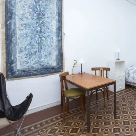 Rent this 5 bed room on Carrer d'Aribau in 28, 08001 Barcelona