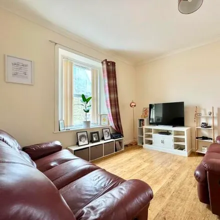 Image 4 - Milton Row, Dunipace, FK6 6NB, United Kingdom - Apartment for sale