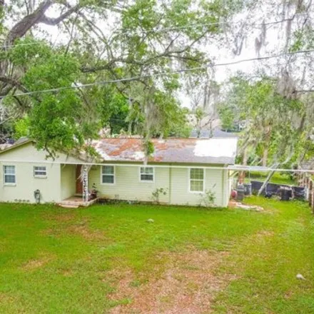 Buy this 2 bed house on 2961 Southeast 28th Road in Marion County, FL 34471