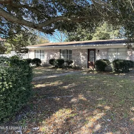 Buy this 3 bed house on 2504 Pass Road in Biloxi, MS 39531