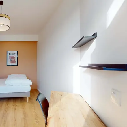 Rent this 5 bed room on 15 Rue de la Loge in 13002 2e Arrondissement, France