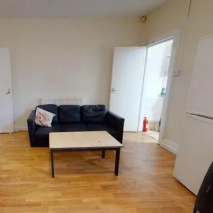 Image 7 - Back Brudenell Mount, Leeds, LS6 1HU, United Kingdom - Townhouse for rent