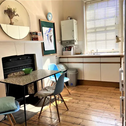 Rent this 2 bed apartment on Regent's Canal towpath in London, E8 4RW
