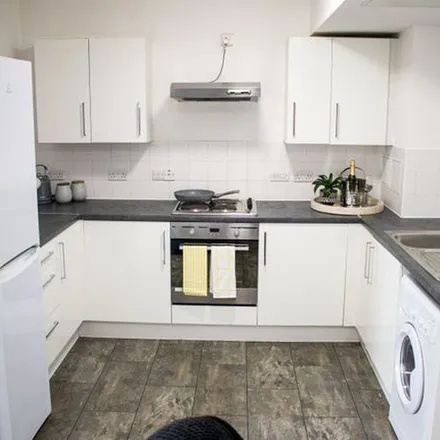 Rent this 6 bed apartment on Monument Place Post Office in London Road, Knowledge Quarter