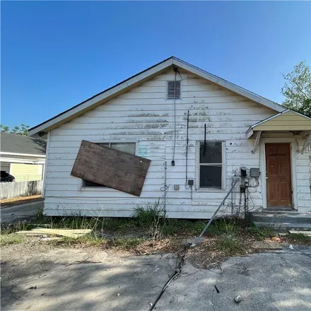 Image 3 - 209 East Avenue F, Robstown, TX 78380, USA - House for sale