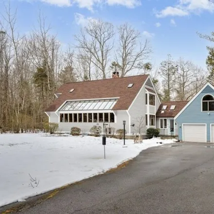 Buy this 4 bed house on 33 Spar Cove Road in Freeport, ME 04032
