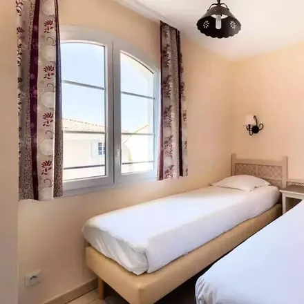 Rent this 2 bed apartment on Piste La Roque d’Anthéron / Mallemort in 13370 Mallemort, France