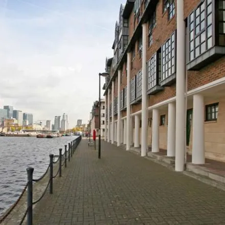 Rent this 4 bed townhouse on Rope Street in Surrey Quays, London