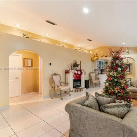Image 3 - 3198 West 68th Place, Hialeah, FL 33018, USA - House for sale