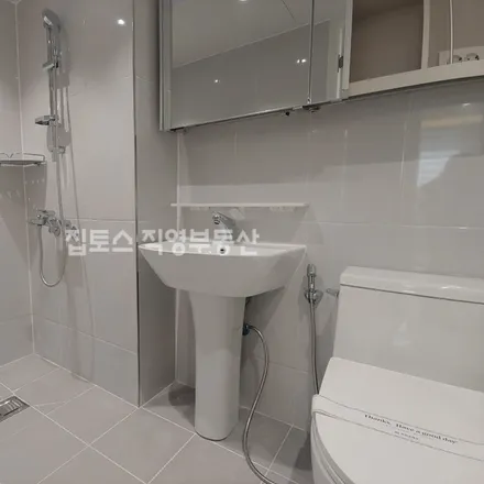 Rent this 2 bed apartment on 서울특별시 강남구 대치동 960-9