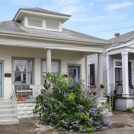 Buy this 4 bed house on 4229 Annunciation Street in New Orleans, LA 70115