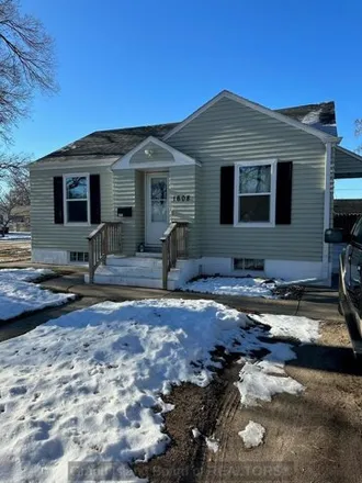 Buy this 2 bed house on 1607 North Elm Street in Grand Island, NE 68801
