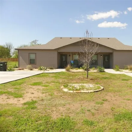 Rent this 3 bed house on 199 Capps Street in Rio Vista, Johnson County