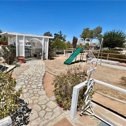 Image 3 - 20987 Ponca Road, Apple Valley, CA 92308, USA - House for sale