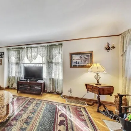 Image 7 - 7818 West Thorndale Avenue, Chicago, IL 60631, USA - House for sale