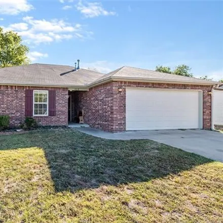 Image 2 - 677 North Division Street, Coweta, OK 74429, USA - House for sale