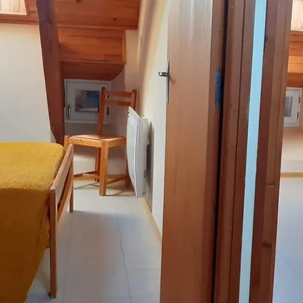 Rent this 2 bed house on Chemin de Saint-Urcize à Grandvals in 48260 Recoules-d'Aubrac, France