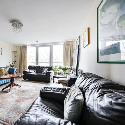 Rent this 2 bed apartment on Tesco in 100A West Cromwell Road, London
