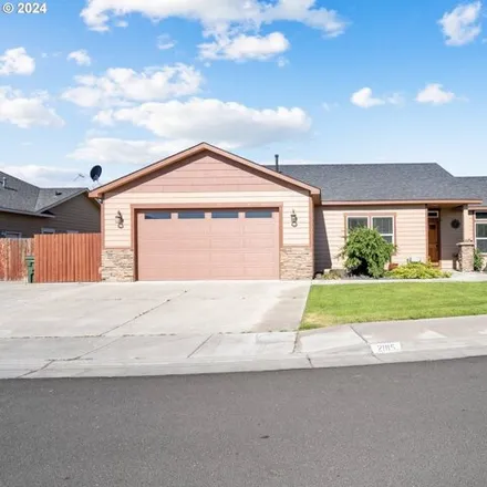 Buy this 4 bed house on 2185 Northwest Dawn Drive in Hermiston, OR 97838