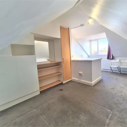Rent this studio room on Oakleigh Avenue in South Stanmore, London