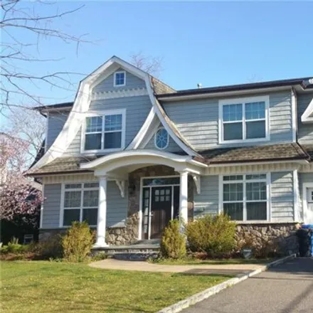 Rent this 5 bed house on 80 Fairfield Lane in Roslyn Heights, NY 11577
