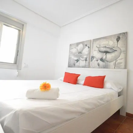 Rent this 3 bed apartment on Carrer de Frígola in 46003 Valencia, Spain